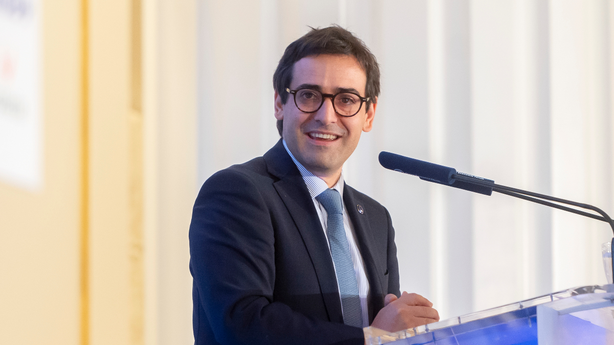 Bruselas insta a imponer condiciones de inversión antes que aranceles como Trump