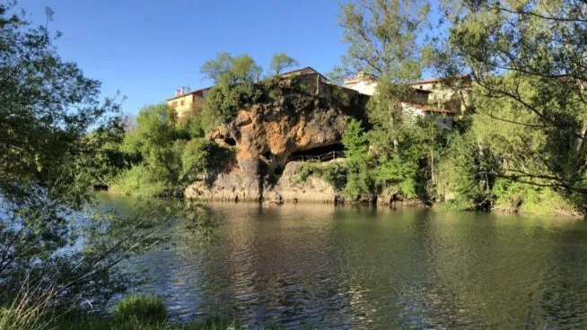 La Capadocia burgalesa: cuevas y monasterios ocultos entre bosques milenarios