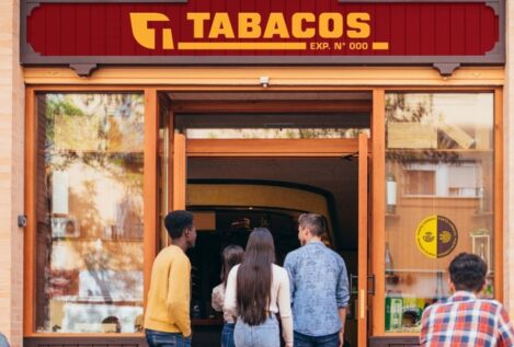 Los estancos se podrán integrar en la red de Correos para enviar y entregar paquetes