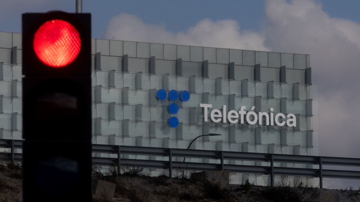 Telefónica reducirá el dividendo en su plan estratégico y cae un 2% en bolsa