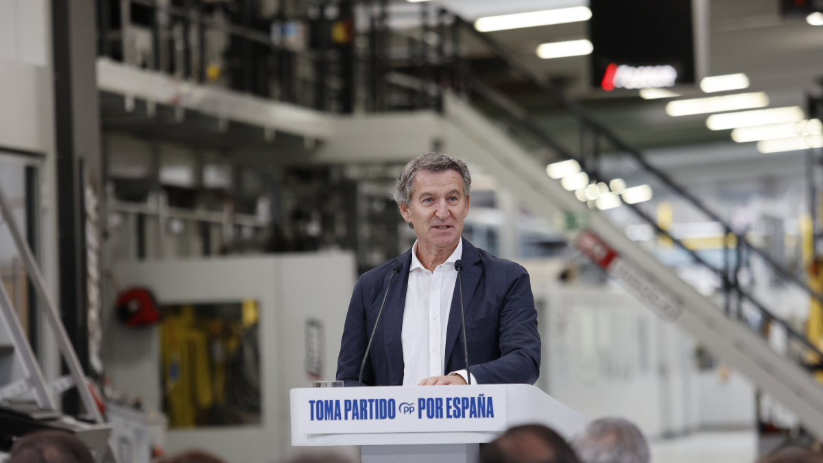Feijóo señala que «el dinero de los autónomos no puede ir a pagar chistorras y prostitutas»