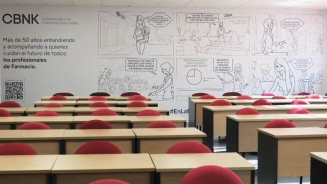 El CEU y CBNK llevan la educación financiera en salud a la Facultad de Farmacia