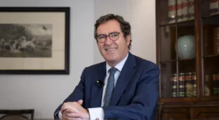 Entrevista a Antonio Garamendi: «El problema en España es que nos mandan los extremos»