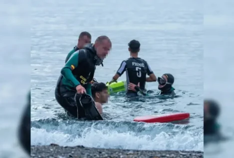 La inacción del Gobierno dificulta la devolución de los inmigrantes que llegan a nado a Ceuta