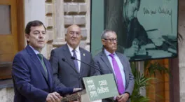 Mañueco afirma que la Casa Delibes salda «una deuda de gratitud con el autor y su familia»