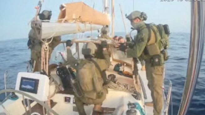La flotilla de Gaza, en directo | Solo dos barcos continúan su rumbo al enclave palestino