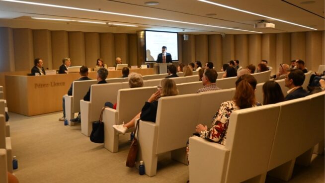 Krisalidas, la plataforma que impulsa el talento sénior, se presenta en Pérez-Llorca