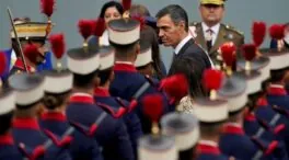 Miles de personas arropan a las Fuerzas Armadas en el desfile entre pitos a Sánchez