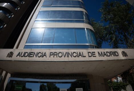 El juez mantiene en libertad al policía que mató por asfixia a un magrebí en Torrejón