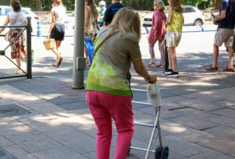 La lista de espera de la dependencia baja un 9,8% y sube a 349 días el tiempo de tramitación