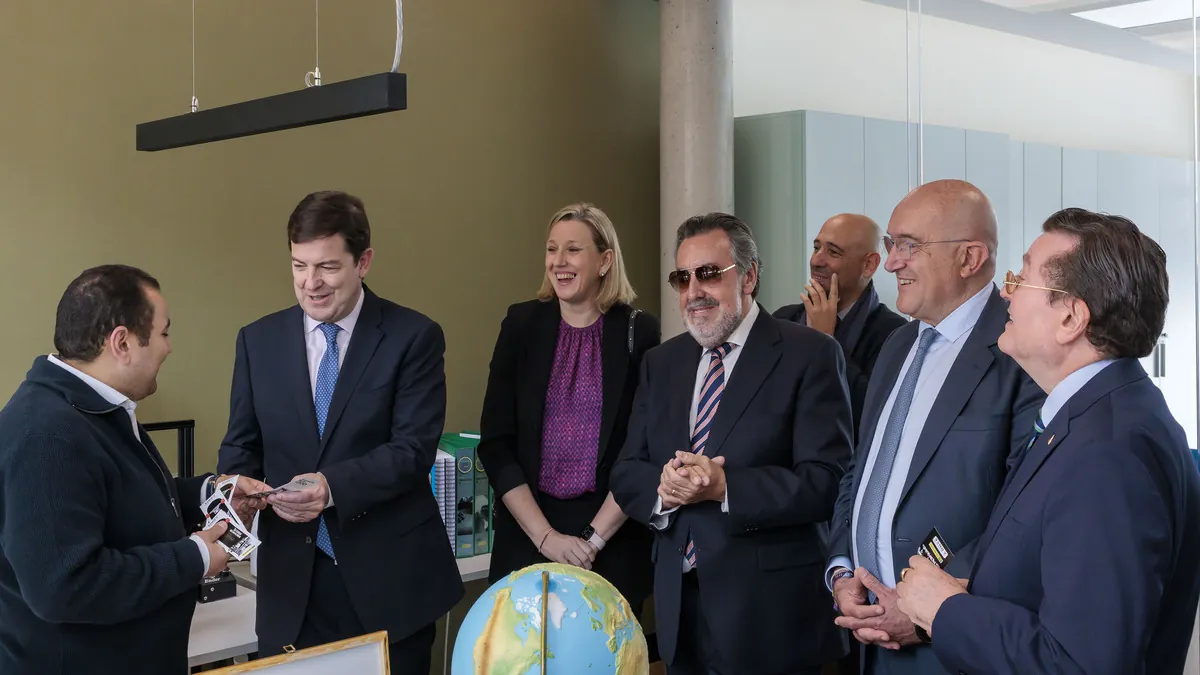 Mañueco refuerza el compromiso de la Junta con la igualdad de las personas con discapacidad