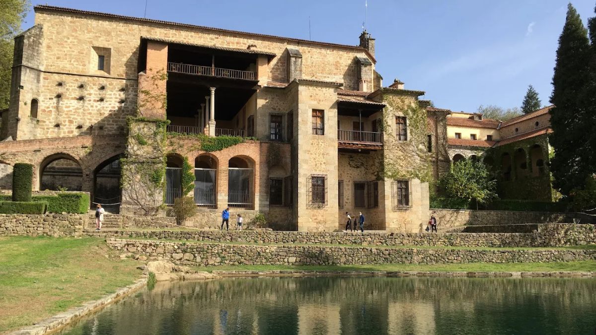 El Monasterio de Yuste, una joya histórica que sobrevivió a los incendios de este verano