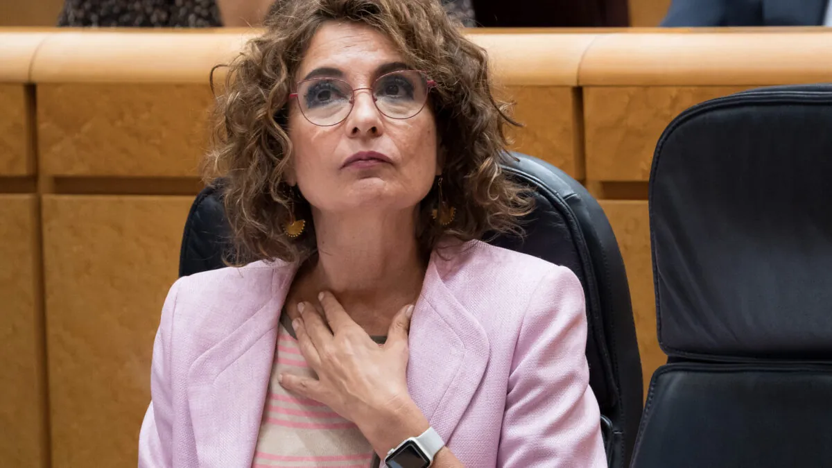 Montero se inventa cuatro reuniones con su equipo  para evitar comparecer en el Senado