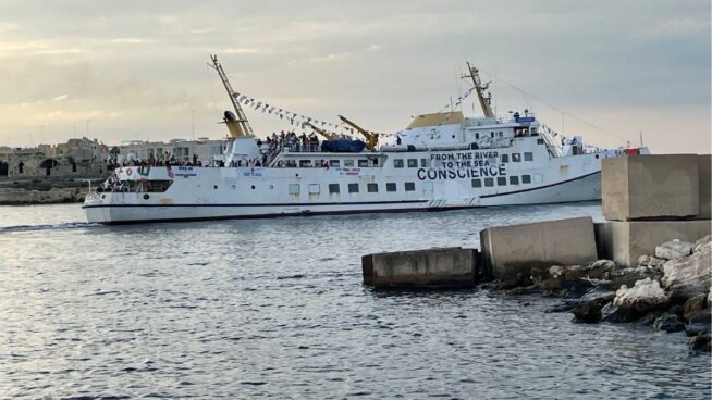 Una nueva flotilla enfila rumbo a Gaza pese a la última interceptación