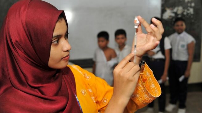 La OMS alerta de que 450.000 bebés no fueron vacunados contra la polio en Europa en 2024