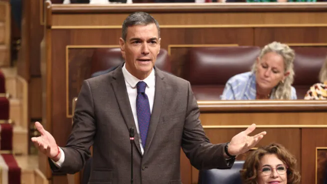 Sánchez anuncia el nuevo catálogo de símbolos franquistas para retirarlos «de una vez»