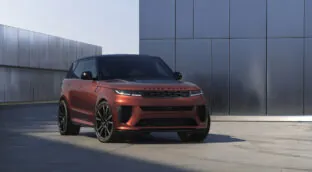 Range Rover Sport SV Carbon: músculo de carreras, piel de carbono y alma británica