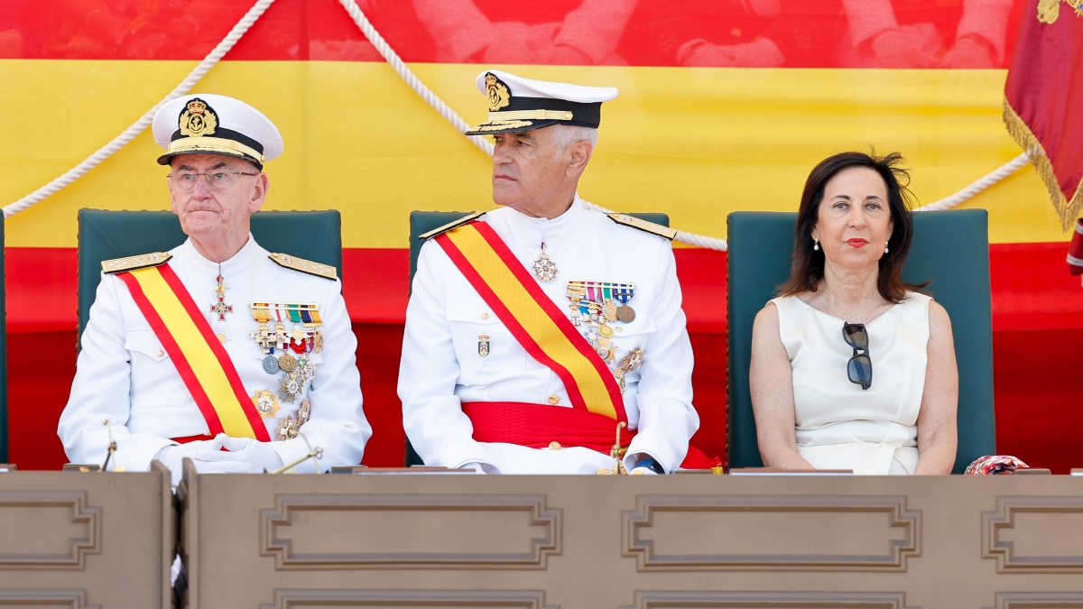 Robles deja por primera vez sin general médico al cuartel general de la Armada