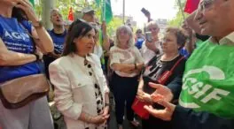 Robles premia con un aguinaldo de 2.400 euros por cabeza al personal civil de Defensa
