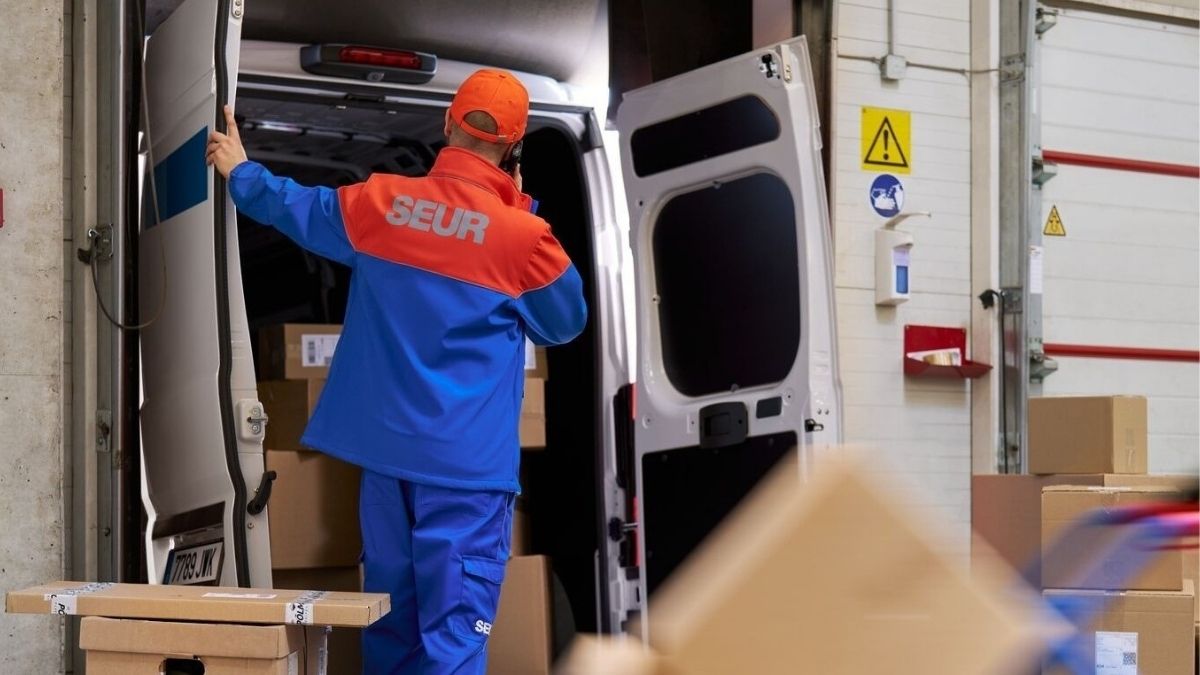 Seur suma 2.800 empleados para afrontar el Black Friday, la Navidad y las rebajas