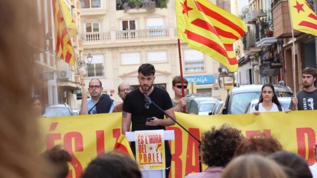 Grupos independentistas catalanes fletan autobuses para protestar contra Mazón