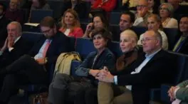 Tellado se acerca a Mayor Oreja y María San Gil en pleno debate sobre la división de la derecha