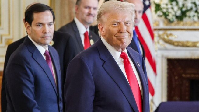 Trump afirma que Toyota invertirá 10.000 millones de dólares en Estados Unidos