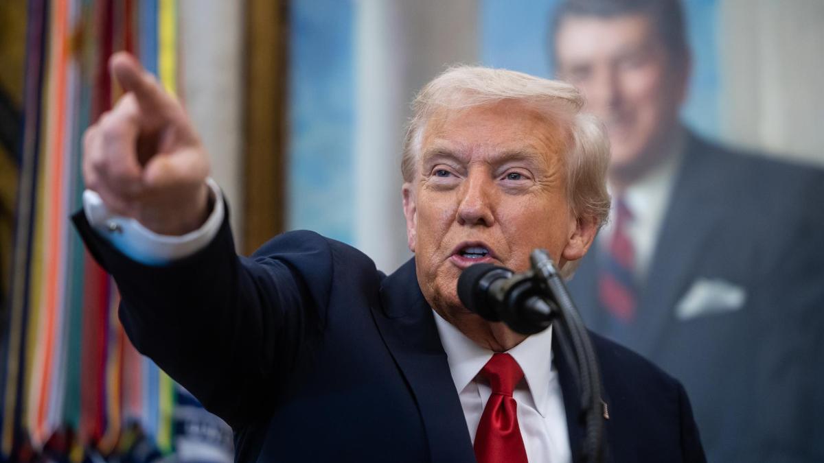Trump suspende ayudas a Colombia tras acusar a Petro de ser «líder del narcotráfico»