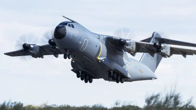 Despegan dos aviones del Ejército para evacuar a niños gazatíes enfermos