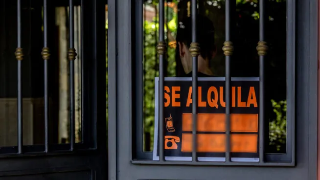 La UE alerta de que el alquiler se lleva el 74% del salario en Barcelona y Madrid