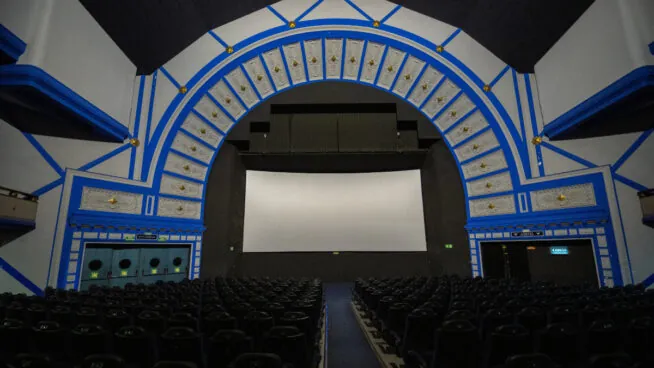 Cae la asistencia al cine y el consumo de televisión, y se expande la música en vivo