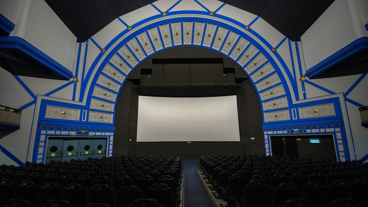 Cae la asistencia al cine y el consumo de televisión, y se expande la música en vivo