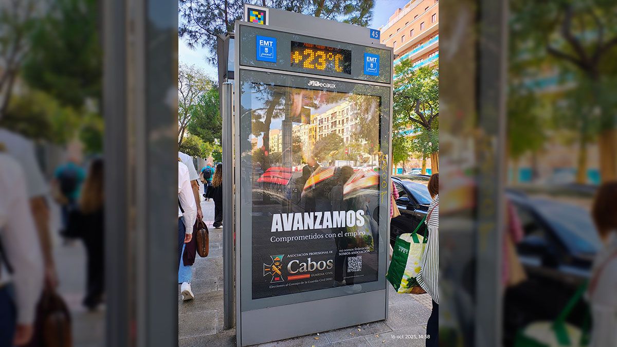 La ‘campaña electoral’ de la Guardia Civil da el salto a las marquesinas de autobús y metro