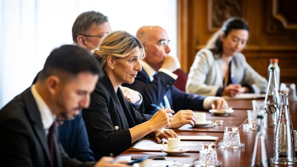 Yolanda Díaz durante un viaje institucional a París en 2024