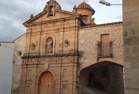 El pueblo de Cáceres junto a Portugal Bien de Interés Cultural e ideal para visitar en fin de semana