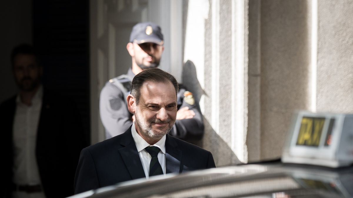 Ábalos ficha al exfiscal de la Audiencia Nacional Carlos Bautista como su nuevo abogado