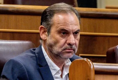 El juez mantiene la declaración de Ábalos y tilda de «fraude de ley» la ruptura con su abogado