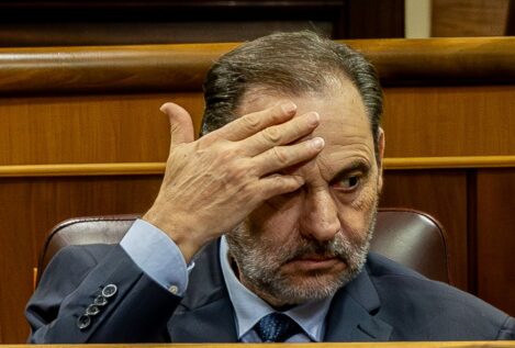 Ábalos vivió con su novia dos meses en un piso del dueño de Servinabar tras salir del Gobierno