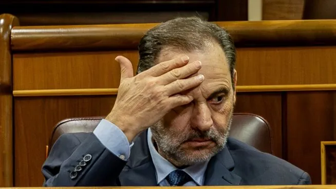 Ábalos vivió con su novia dos meses en un piso del dueño de Servinabar tras salir del Gobierno