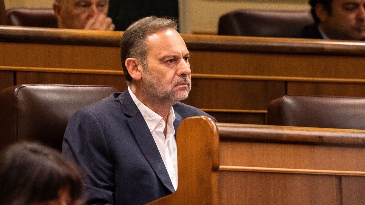 Ábalos defiende que los sobres del PSOE eran para reembolsar gastos y niega sobresueldos