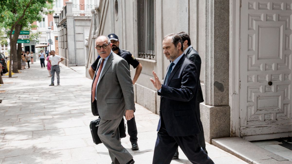 Ábalos rompe con su abogado tras una discusión entre ambos por el acta de diputado