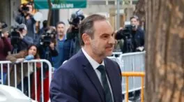 Ábalos llega al Supremo sin su abogado en una cita en la que se arriesga a perder la libertad