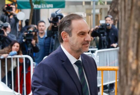 Ábalos llega al Supremo sin su abogado en una cita en la que se arriesga a perder la libertad