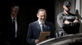 El juez apunta que Ábalos dispondría de «dinero opaco» en cuentas de terceros