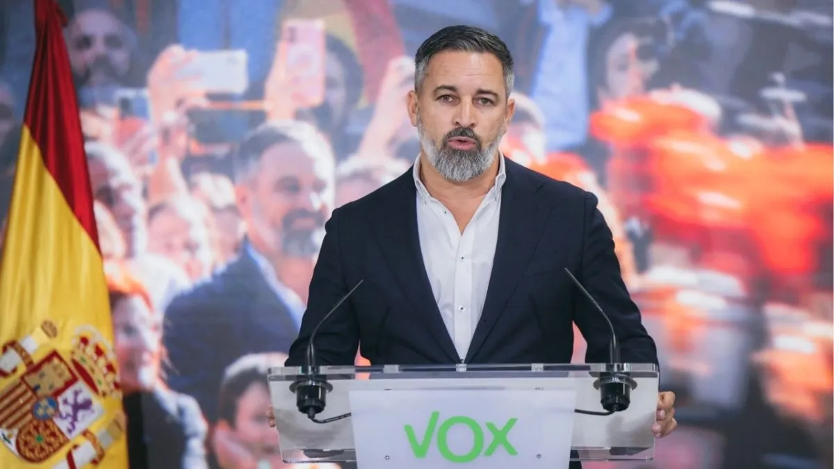 Abascal, tras plantar al Rey: «Sánchez intenta secuestrar la Corona y usarla contra España»