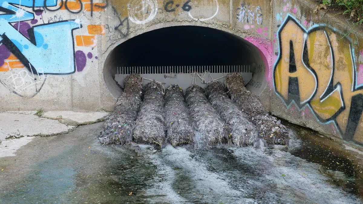 Así son los filtros de Canal de Isabel II que evitan que miles de kilos de basura lleguen a los ríos