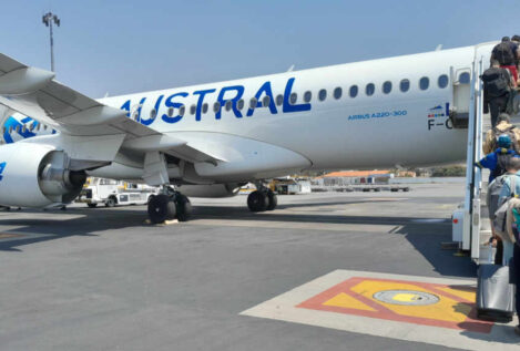 Airbus celebra el récord del A320, pero se le ha abierto una grieta bajo los pies con el A220