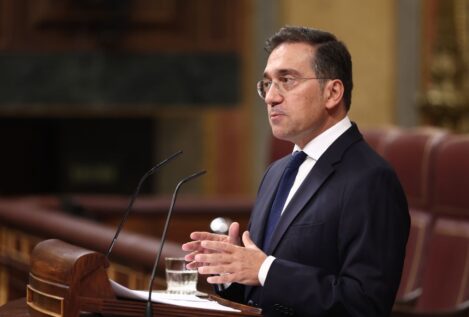 Albares sugiere que España participaría en una fuerza de mantenimiento de la paz en Gaza