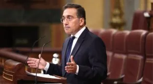Los diplomáticos reclaman a Albares mayor transparencia en la elección de embajadores
