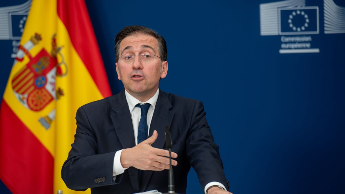 Albares viaja a China para reunirse con su homólogo en medio de la polémica por Huawei
